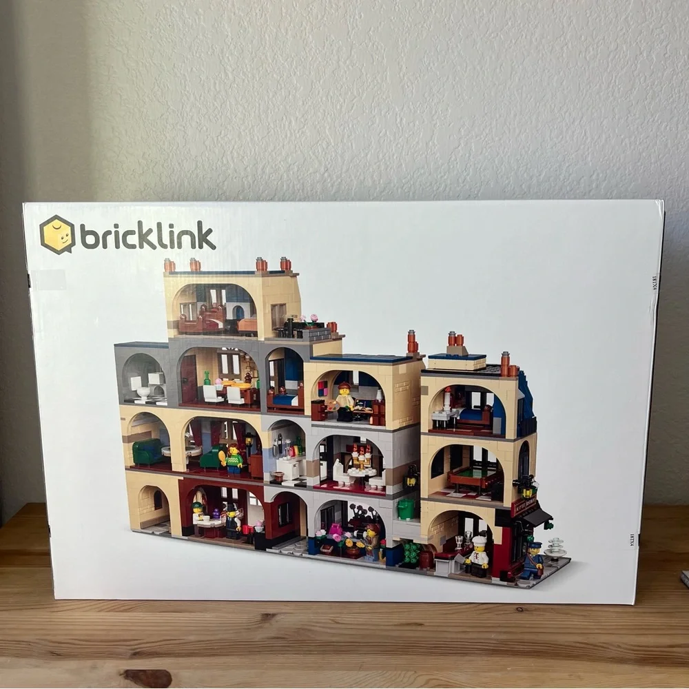 LEGO Bricklink Parisian Street 910032 Brand New Sealed Retired Set